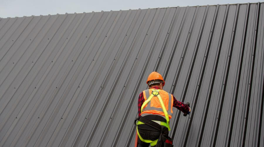 Professional gutter cleaning in Harvard, IL